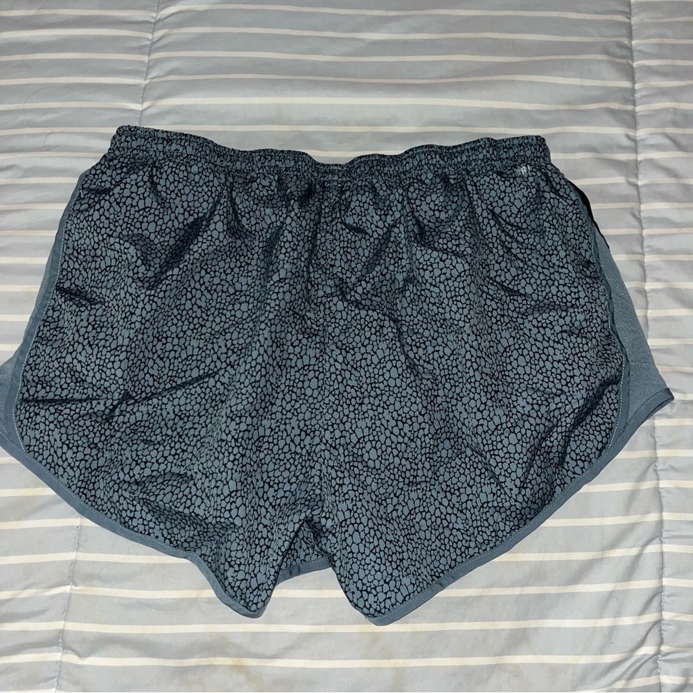 NIKE gray speckled shorts, size Large, elastic waist with drawstring, lined - Picture 2 of 4